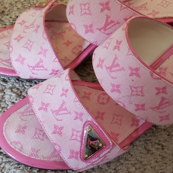 louis vuitton pink heels